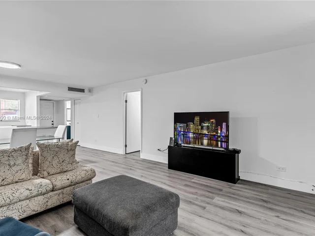 445 NE 195th St # 125, Miami FL 33179