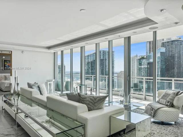 92 SW 3rd St # 4004, Miami FL 33130