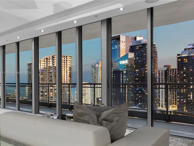 92 SW 3rd St # 4004, Miami FL 33130