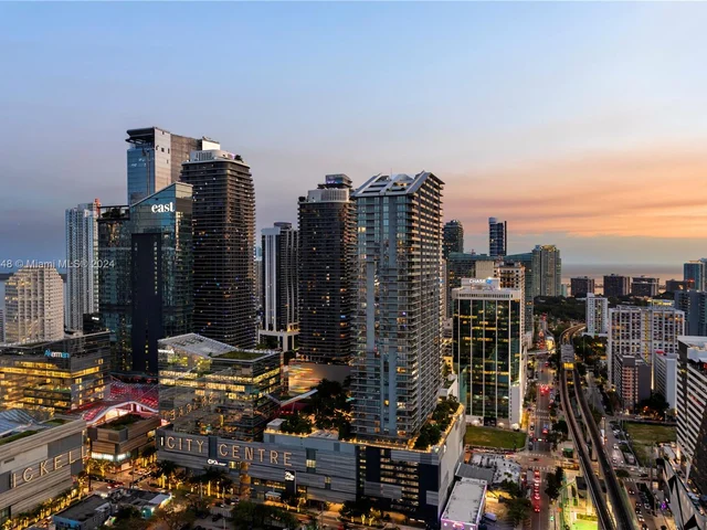 92 SW 3rd St # 4004, Miami FL 33130