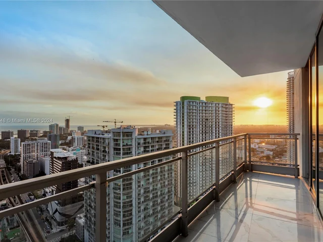 92 SW 3rd St # 4004, Miami FL 33130