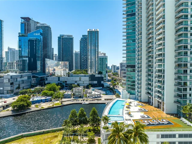 92 SW 3rd St # 4004, Miami FL 33130