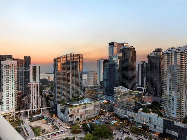 92 SW 3rd St # 4004, Miami FL 33130