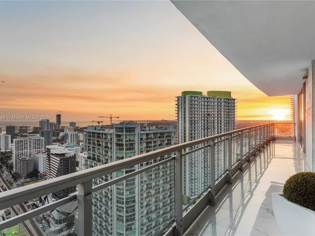 92 SW 3rd St # 4004, Miami FL 33130