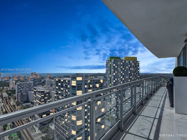 92 SW 3rd St # 4004, Miami FL 33130