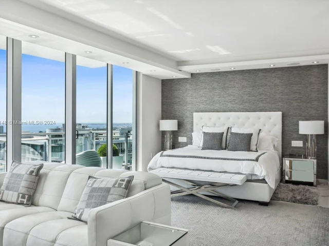 92 SW 3rd St # 4004, Miami FL 33130