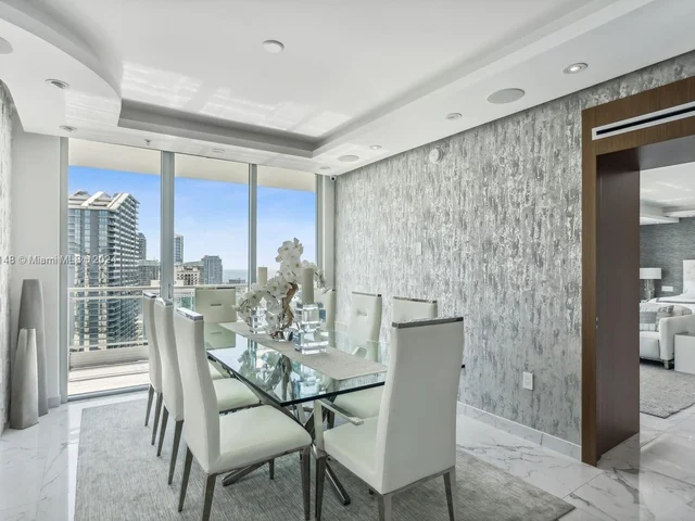 92 SW 3rd St # 4004, Miami FL 33130