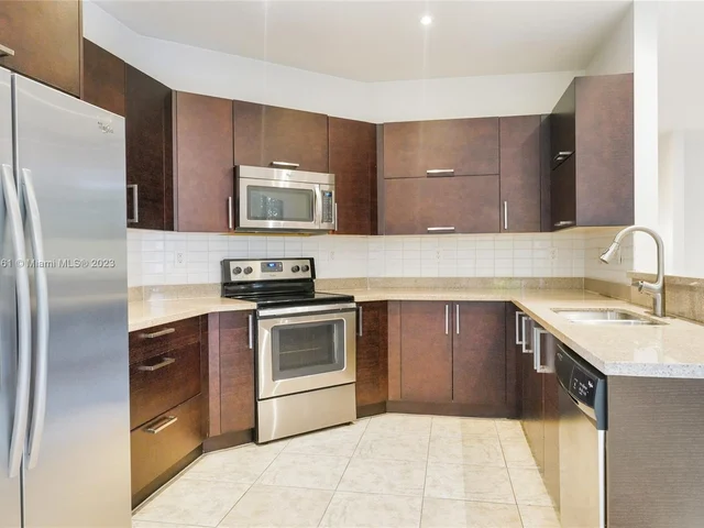 810 NW 104th Ave, Miami FL 33172