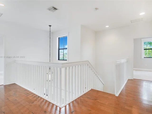 810 NW 104th Ave, Miami FL 33172