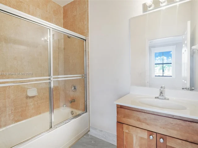 810 NW 104th Ave, Miami FL 33172