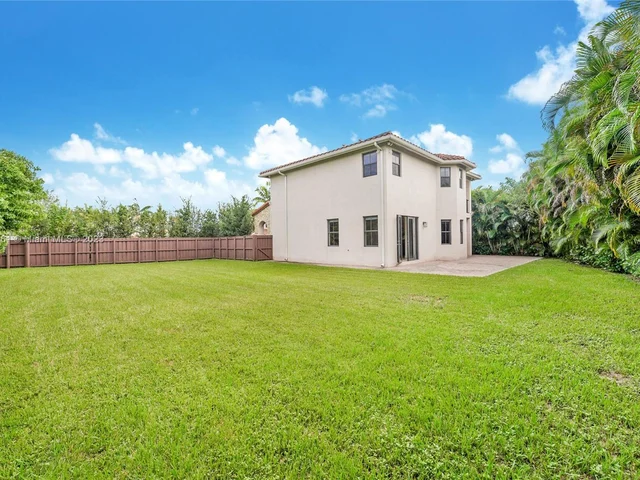 810 NW 104th Ave, Miami FL 33172