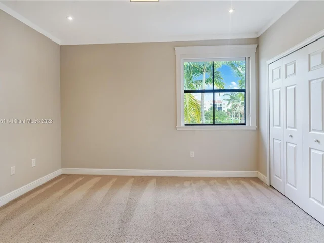 810 NW 104th Ave, Miami FL 33172