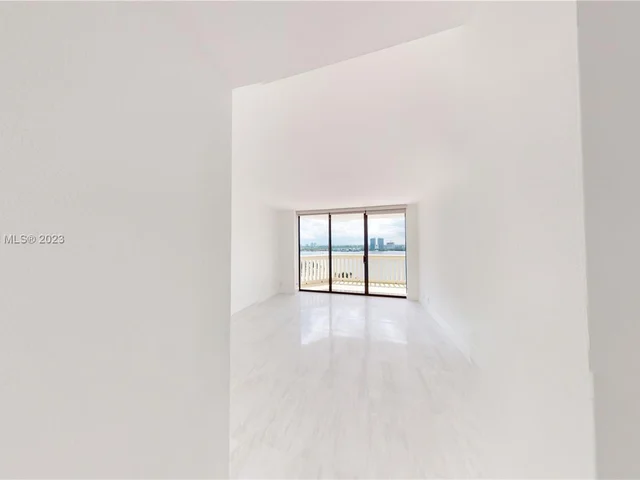 1000 W Island Blvd # 1812, Aventura FL 33160