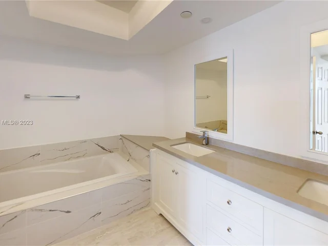 1000 W Island Blvd # 1812, Aventura FL 33160