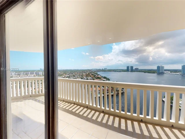 1000 W Island Blvd # 1812, Aventura FL 33160