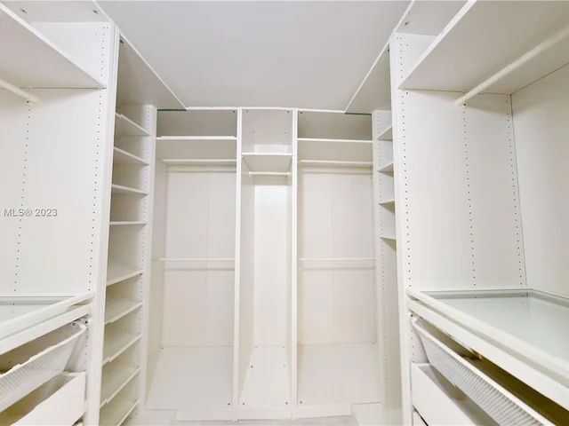 1000 W Island Blvd # 1812, Aventura FL 33160