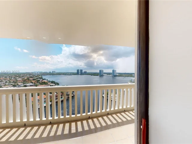 1000 W Island Blvd # 1812, Aventura FL 33160