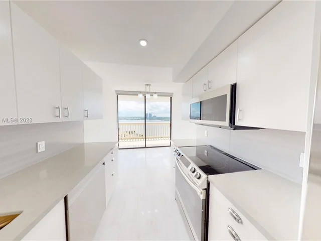 1000 W Island Blvd # 1812, Aventura FL 33160