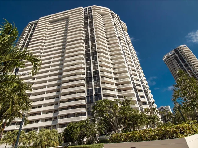 1000 W Island Blvd # 1812, Aventura FL 33160