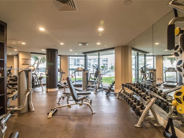 1000 W Island Blvd # 1812, Aventura FL 33160