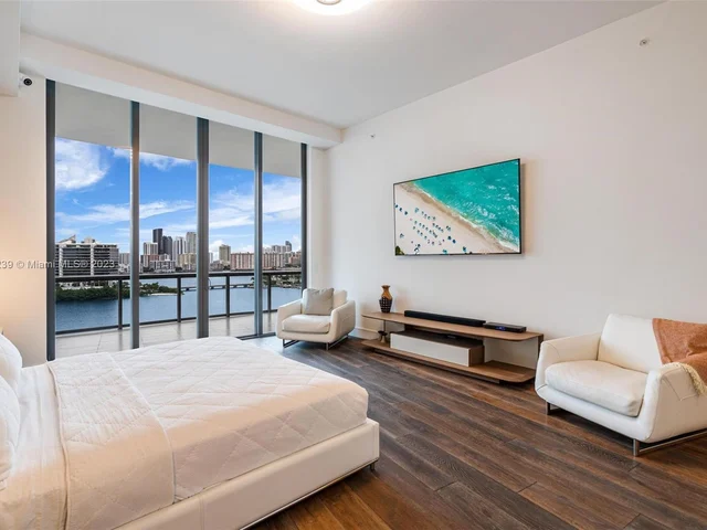 3300 NE 188th St, Aventura FL 33180