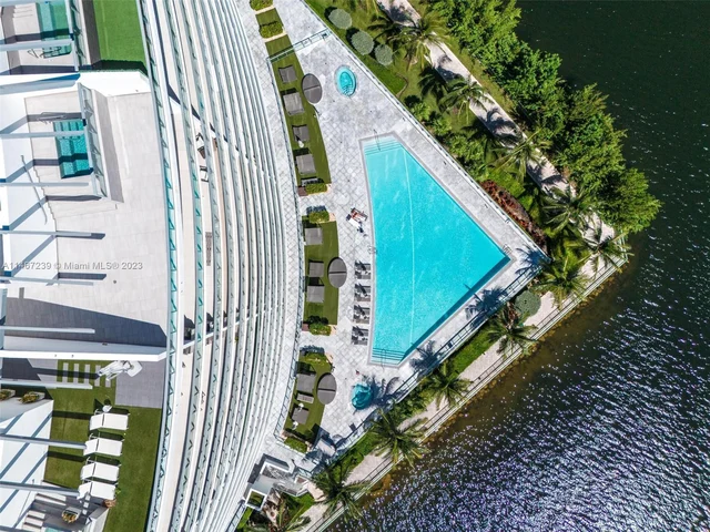 3300 NE 188th St, Aventura FL 33180