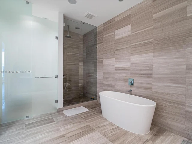 3300 NE 188th St, Aventura FL 33180