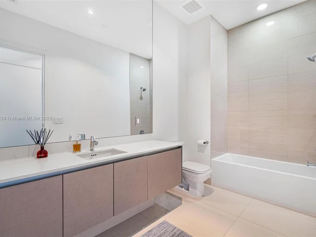 3300 NE 188th St, Aventura FL 33180