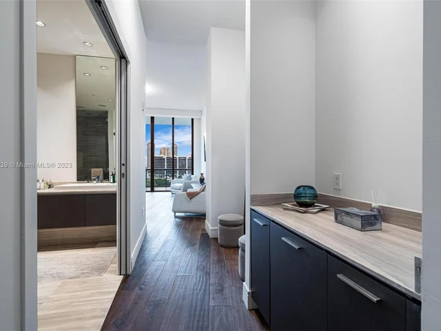 3300 NE 188th St, Aventura FL 33180