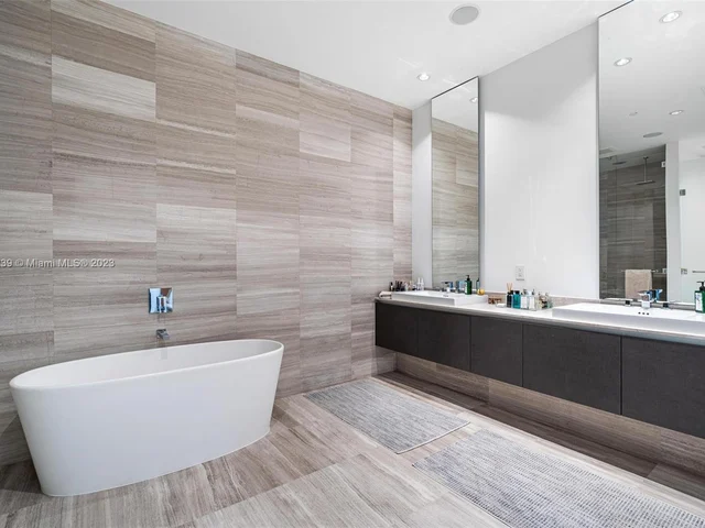 3300 NE 188th St, Aventura FL 33180