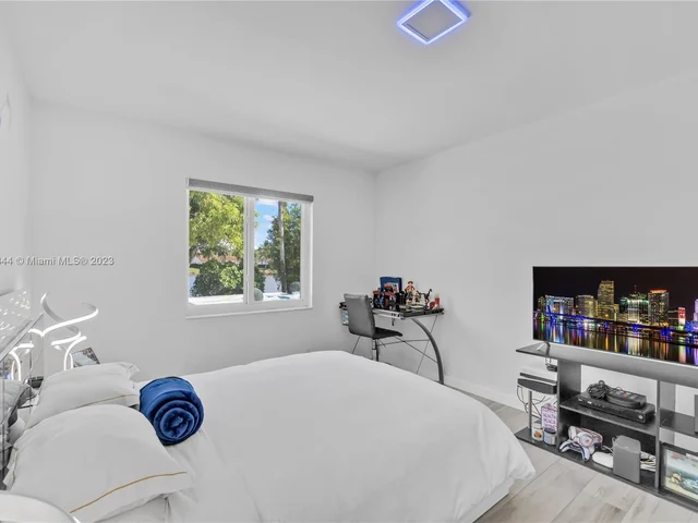 441 NW 201st Ave, Pembroke Pines FL 33029