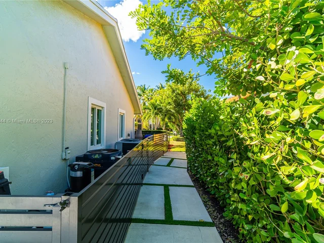 441 NW 201st Ave, Pembroke Pines FL 33029