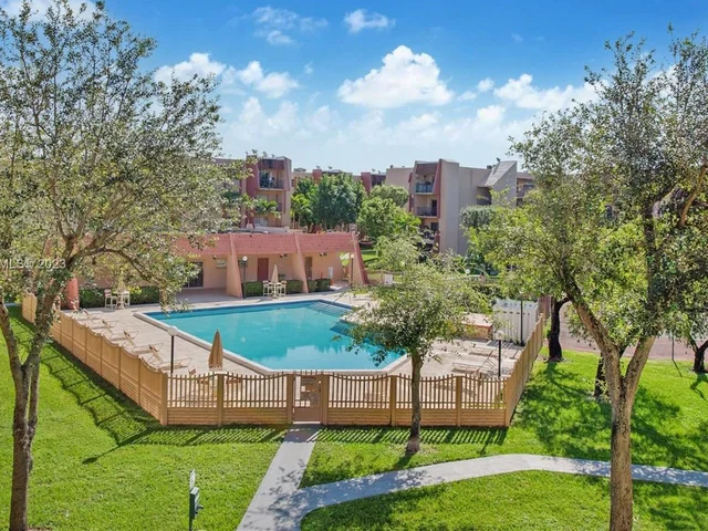 13715 Kendale Lakes Cir # A10, Miami FL 33183