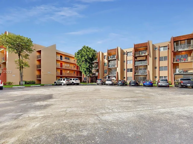 13715 Kendale Lakes Cir # A10, Miami FL 33183