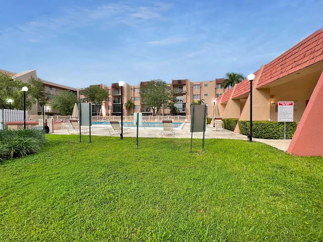 13715 Kendale Lakes Cir # A10, Miami FL 33183