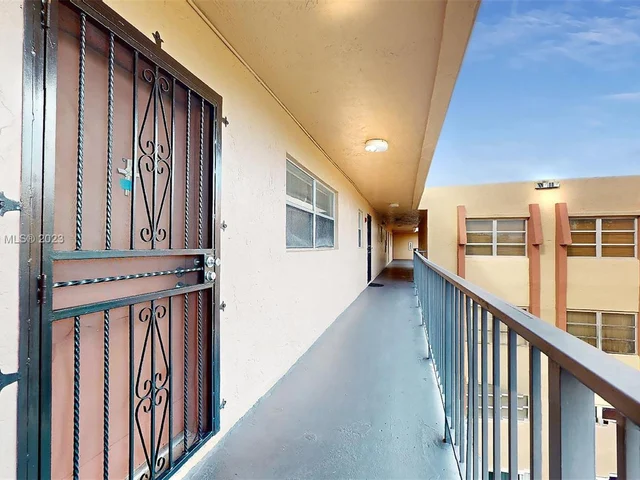 13715 Kendale Lakes Cir # A10, Miami FL 33183