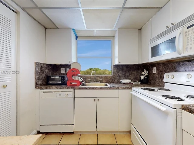 13715 Kendale Lakes Cir # A10, Miami FL 33183