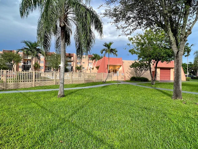 13715 Kendale Lakes Cir # A10, Miami FL 33183