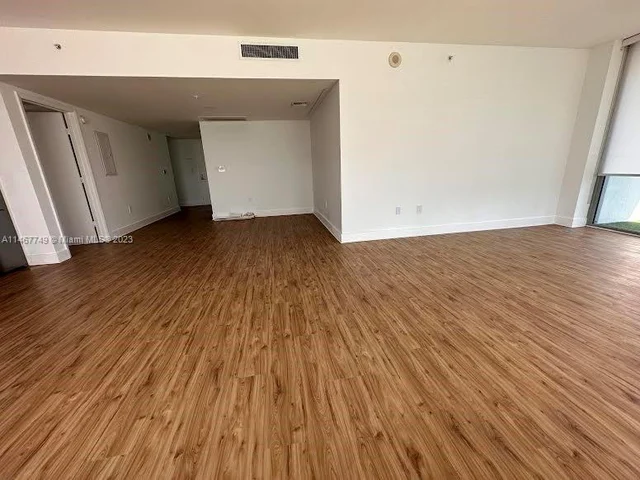 92 SW 3rd St # 1105, Miami FL 33130