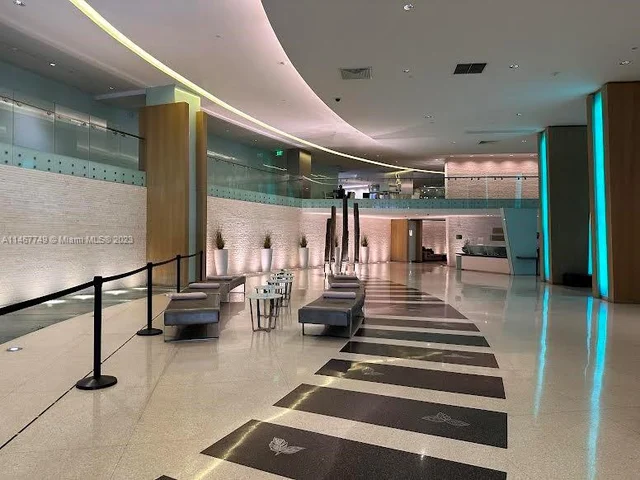 92 SW 3rd St # 1105, Miami FL 33130