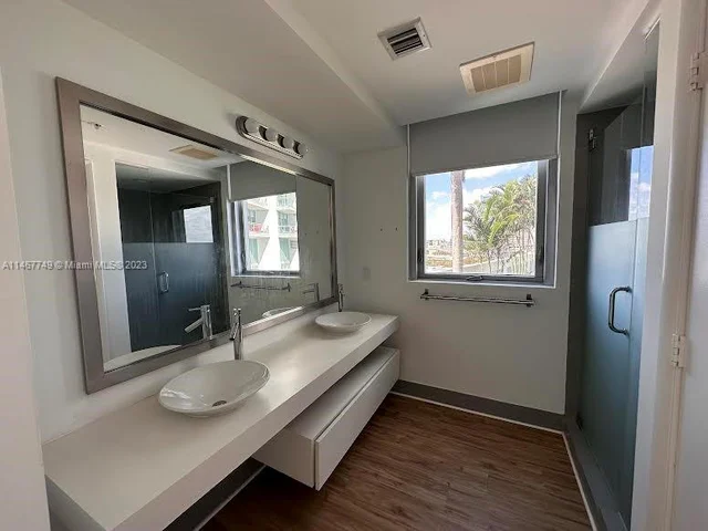 92 SW 3rd St # 1105, Miami FL 33130