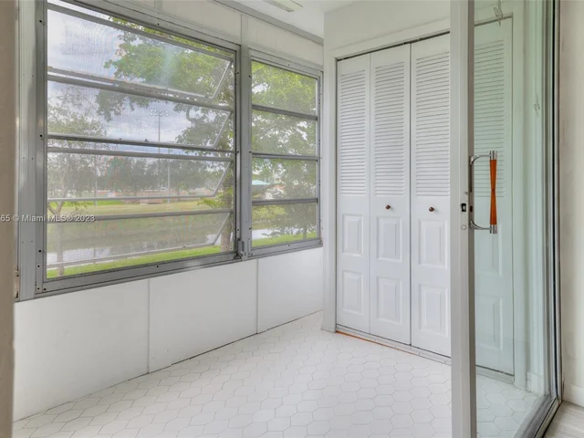 7991 N Sunrise Lakes Dr # 211, Sunrise FL 33322