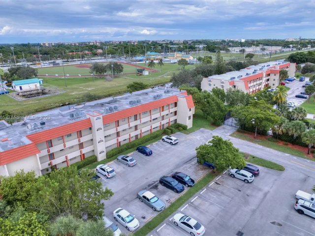 7991 N Sunrise Lakes Dr # 211, Sunrise FL 33322