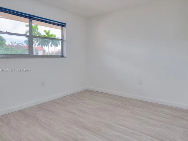 7991 N Sunrise Lakes Dr # 211, Sunrise FL 33322