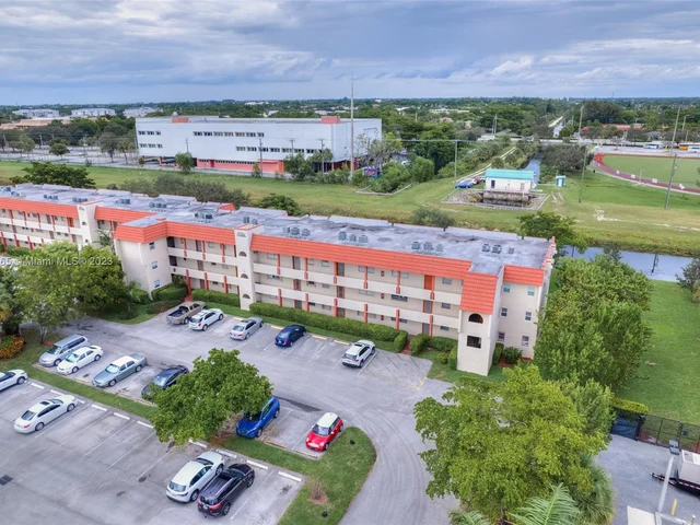 7991 N Sunrise Lakes Dr # 211, Sunrise FL 33322