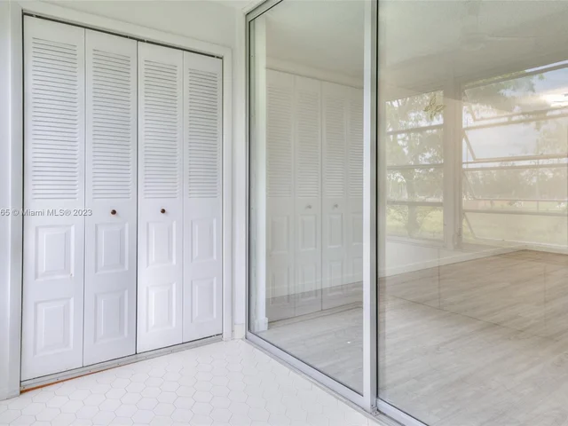 7991 N Sunrise Lakes Dr # 211, Sunrise FL 33322