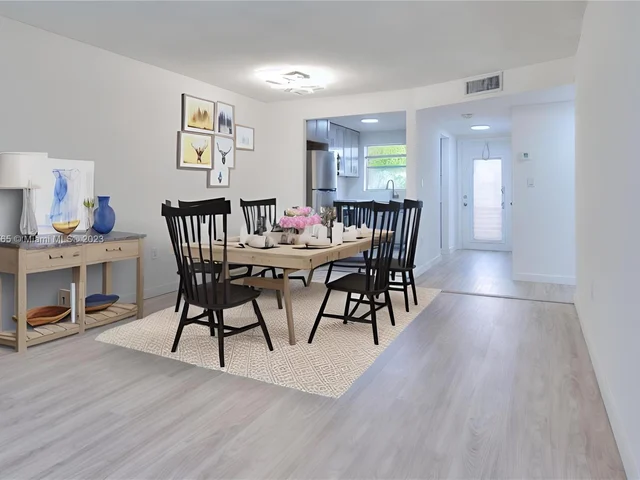 7991 N Sunrise Lakes Dr # 211, Sunrise FL 33322