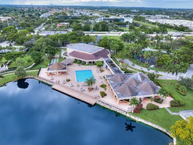 7991 N Sunrise Lakes Dr # 211, Sunrise FL 33322