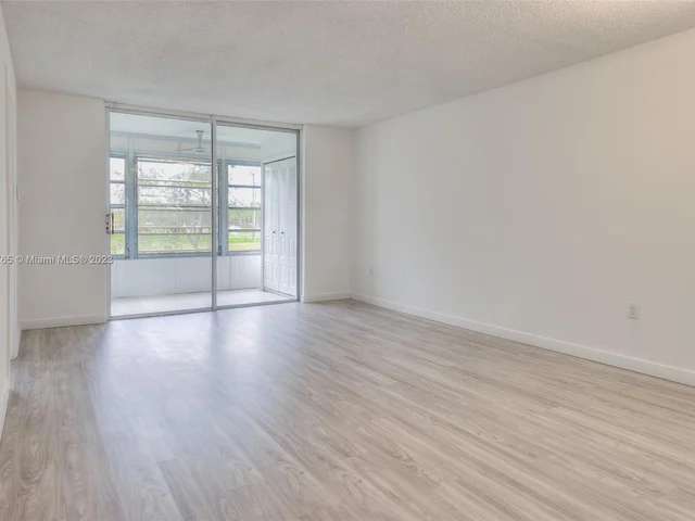 7991 N Sunrise Lakes Dr # 211, Sunrise FL 33322