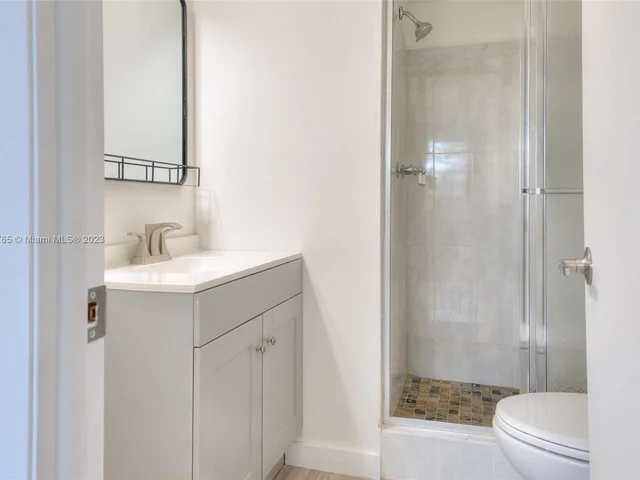 7991 N Sunrise Lakes Dr # 211, Sunrise FL 33322